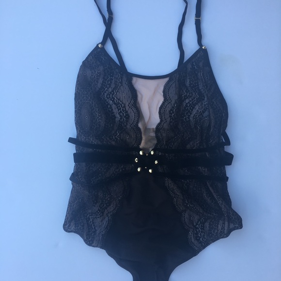 FOR LOVE & LEMONS π EVIE LACE BODYSUIT - Picture 3 of 6